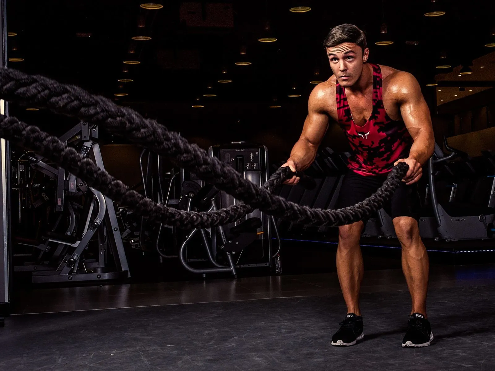 CAMO RED GYM STRINGER