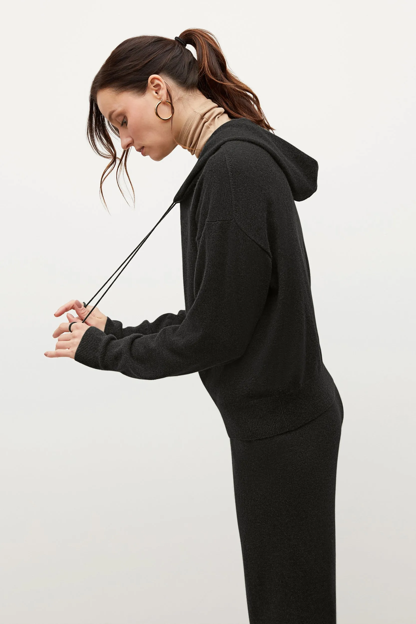 Judith Hoodie - Cashmere :: Black