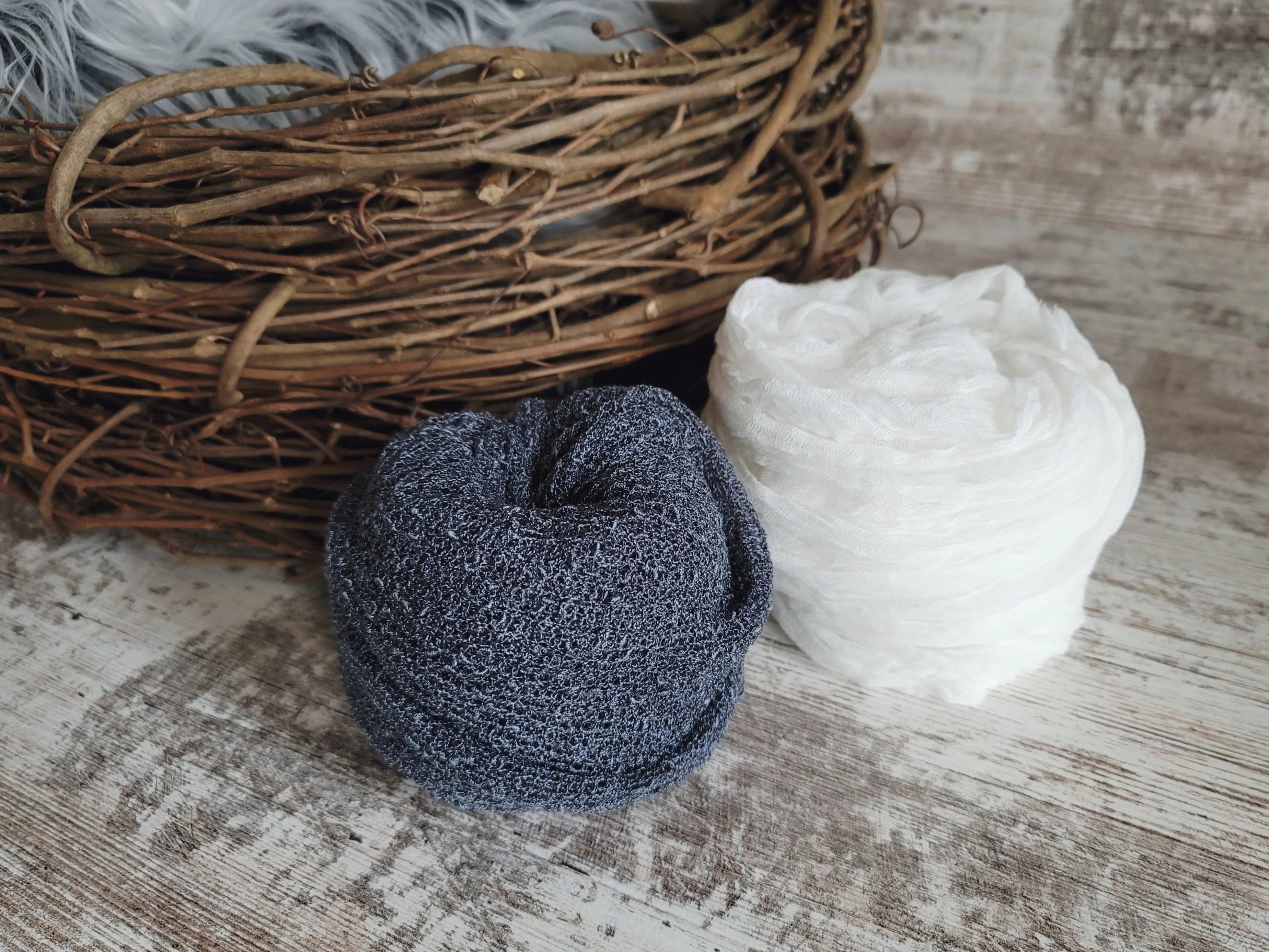 SET Wood Nest, Frosted Gray Fur and Baby Wraps