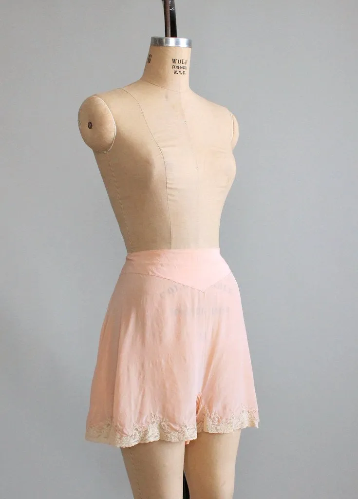 Vintage 1930s Peach Silk and Lace Button Back Tap Pants